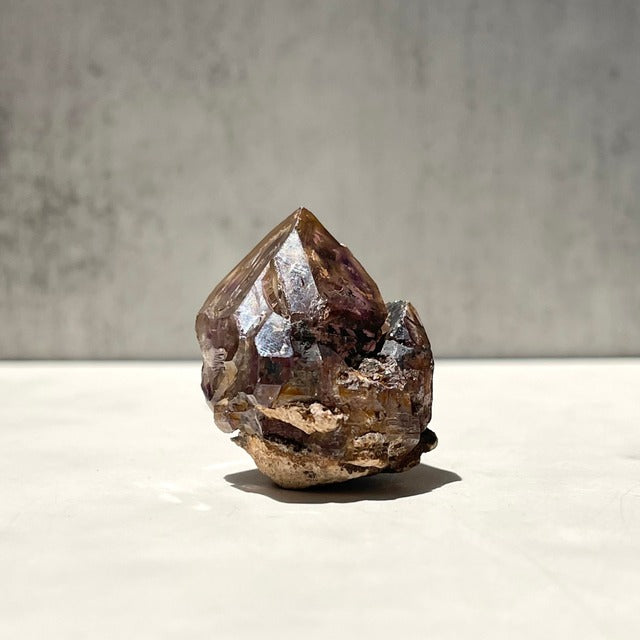 ジンバブエ産【シャンガーンアメジスト】母岩付き スケルタル(骸晶水晶)虹あり|ファントム 鉱物 天然石 パワーストーン
