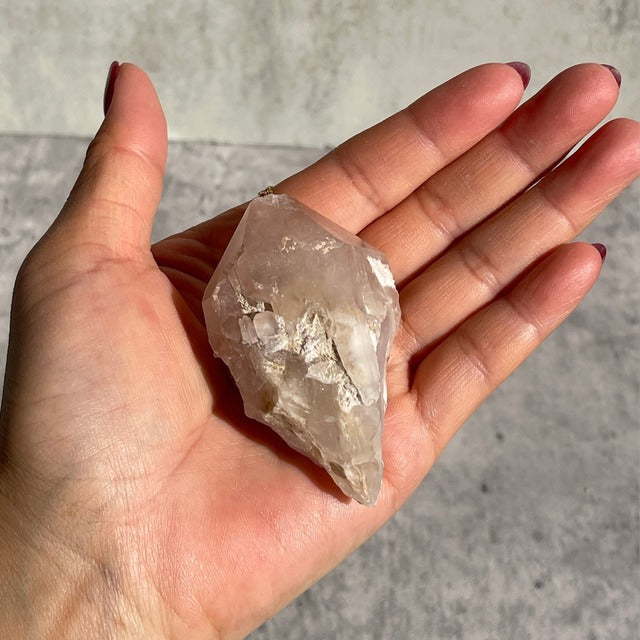 ブラジル・バイーア州ジャコビナ産【ピンキッシュアメジスト - Pink Amethyst】鉱物 天然石 パワーストーン