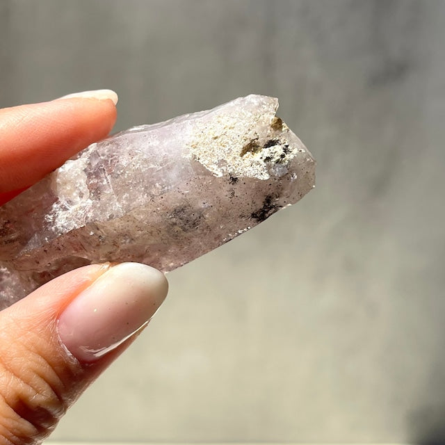 ジンバブエ産【シャンガーンアメジスト】ダブルポイント紫水晶｜虹あり｜ファントム｜鉱物 天然石 パワーストーン