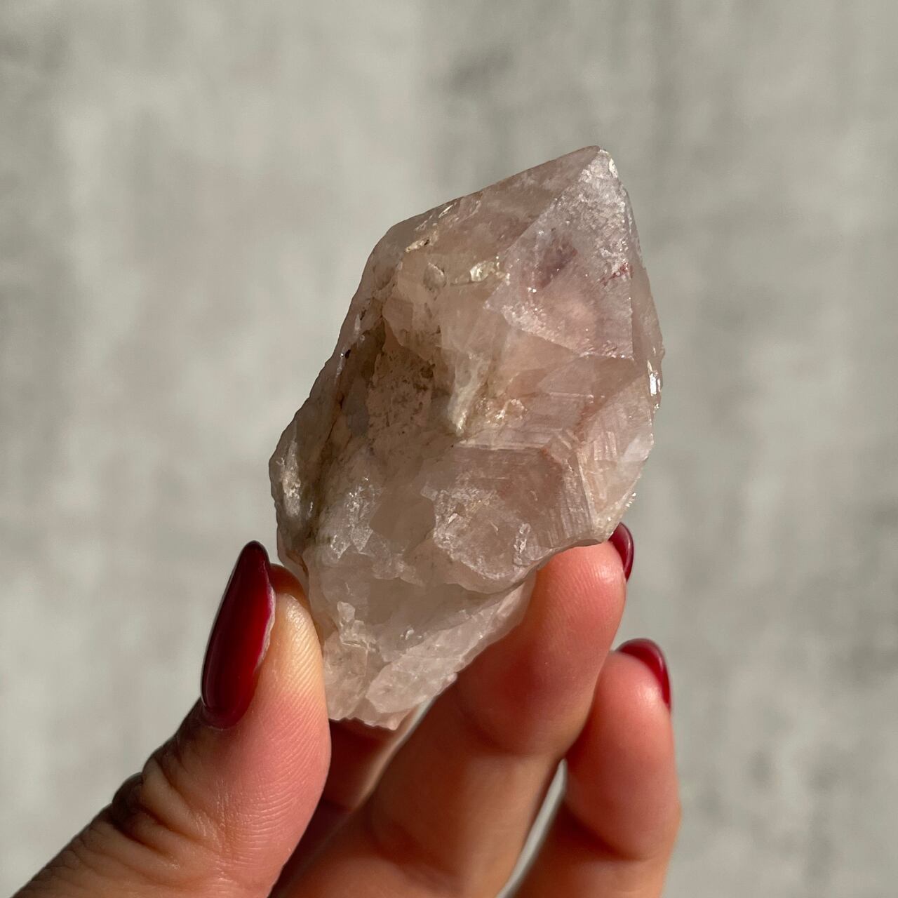 ブラジル・バイーア州ジャコビナ産【ピンキッシュアメジスト - Pink Amethyst】 鉱物 天然石 パワーストーン