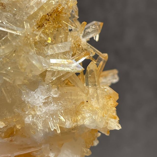 ネパール・ダーディン産 ゴールデンヒーラークォーツ クラスター｜ヒマラヤ水晶｜イリデッセンス強