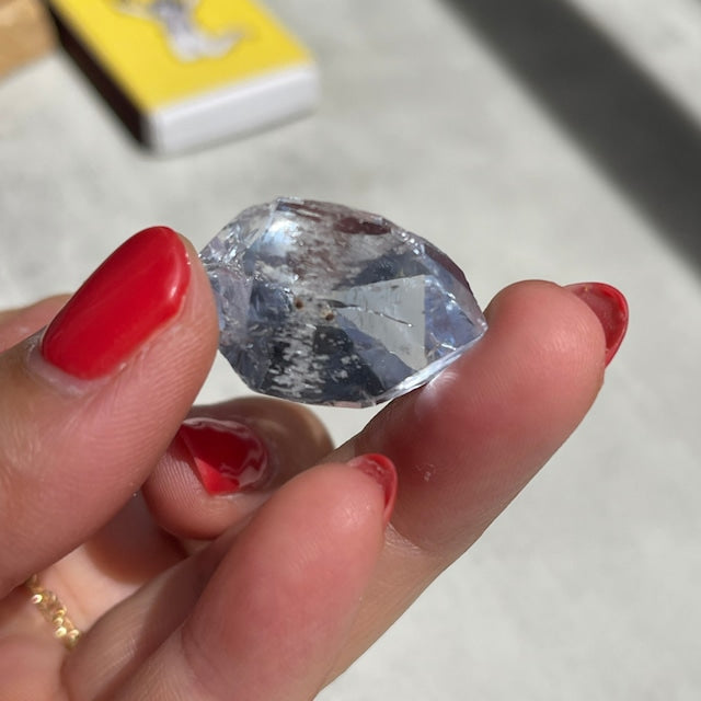 ラボグロウン水晶（人工水晶）｜淡いブルー色付き 結晶原石（Lab-Grown Quartz）