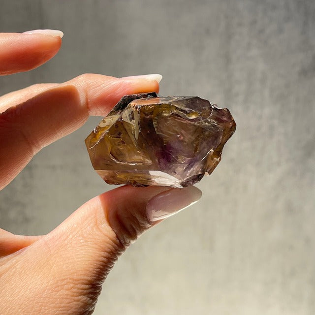 ジンバブエ産【シャンガーンアメジスト】母岩付き スケルタル（骸晶水晶）虹あり｜ファントム 鉱物 天然石 パワーストーン