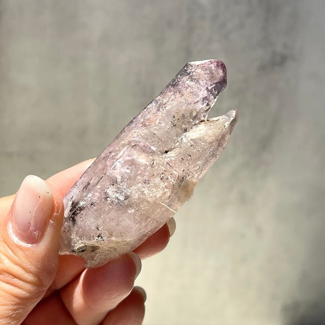 ジンバブエ産【シャンガーンアメジスト】ダブルポイント紫水晶｜虹あり｜ファントム｜鉱物 天然石 パワーストーン