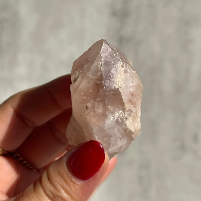 ブラジル・バイーア州ジャコビナ産【ピンキッシュアメジスト - Pink Amethyst】 鉱物 天然石 パワーストーン