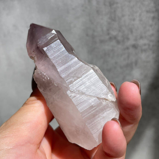ナイジェリア産【アメジスト／紫水晶】ファントムあり 鉱物  天然石 パワーストーン