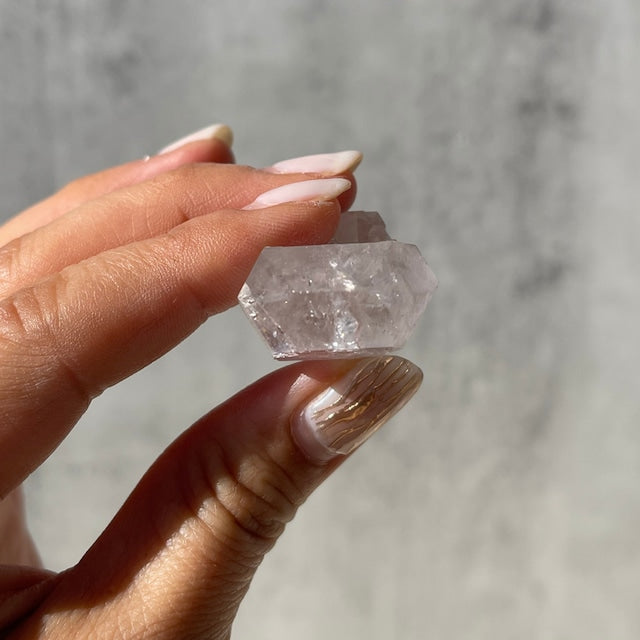 ナミビア産【クリアクォーツ（水晶）タビー】虹あり｜鉱物 天然石 パワーストーン