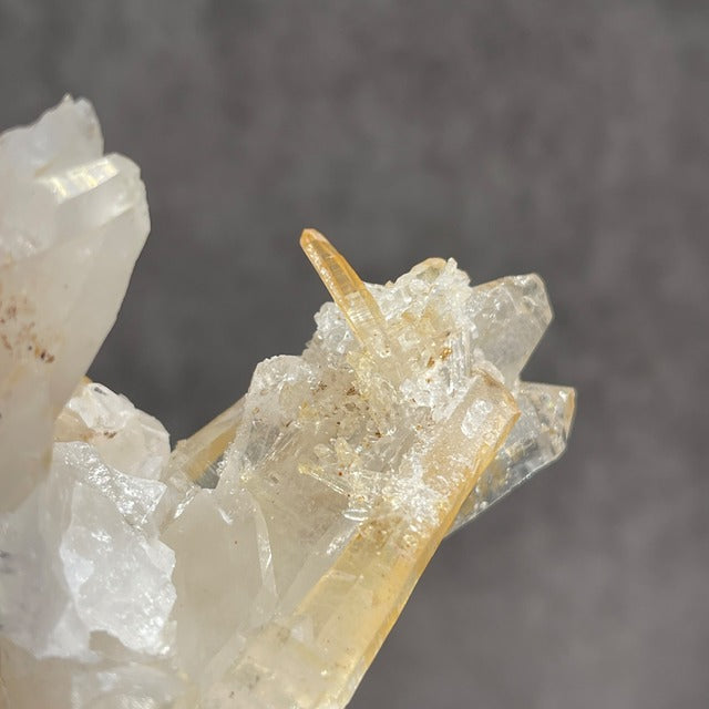 ネパール・ダーディン産 ゴールデンヒーラークォーツ クラスター｜ヒマラヤ水晶｜イリデッセンスあり