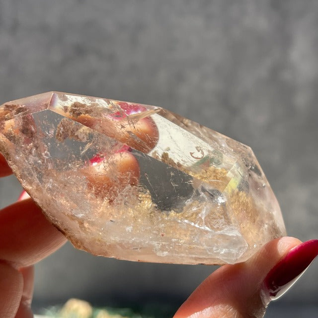 《虹あり》ブラジル・ミナスジェライス州ゼッカデソーザ産【ガーデンクォーツ（庭園水晶）】フリーフォーム  鉱物 天然石 パワーストーン