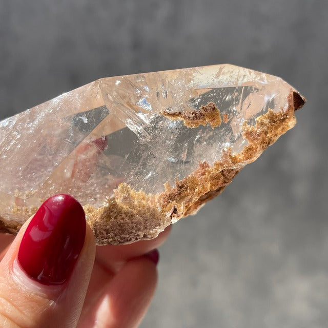 《虹あり》ブラジル・ミナスジェライス州ゼッカデソーザ産【ガーデンクォーツ（庭園水晶）】フリーフォーム  鉱物 天然石 パワーストーン