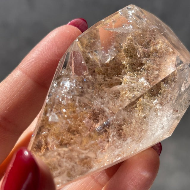 《虹あり》ブラジル・ミナスジェライス州ゼッカデソーザ産【ガーデンクォーツ（庭園水晶）】フリーフォーム  鉱物 天然石 パワーストーン