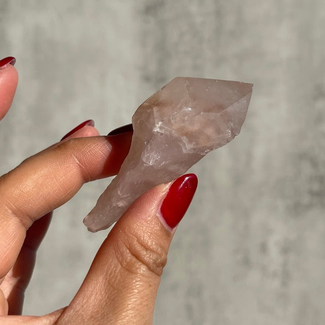ブラジル・バイーア州ジャコビナ産【ピンキッシュアメジスト - Pink Amethyst】鉱物 天然石 パワーストーン
