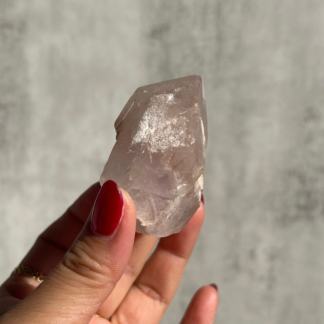 ブラジル・バイーア州ジャコビナ産【ピンキッシュアメジスト - Pink Amethyst】鉱物 天然石 パワーストーン