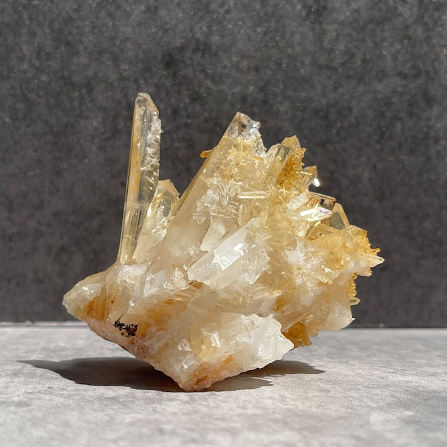 ネパール・ダーディン産 ゴールデンヒーラークォーツ クラスター｜ヒマラヤ水晶｜イリデッセンス強