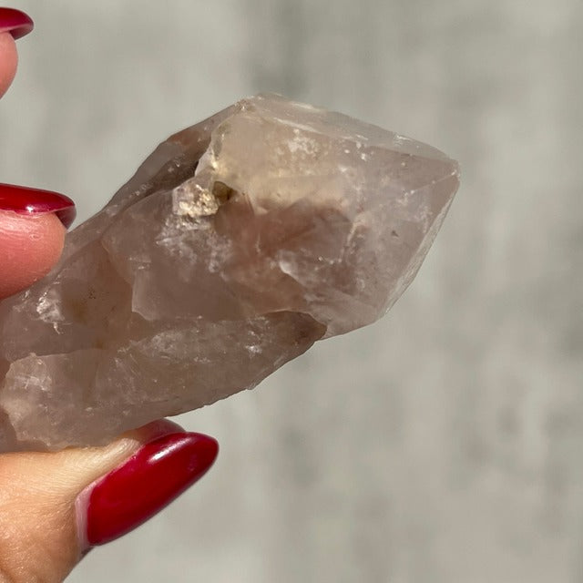 ブラジル・バイーア州ジャコビナ産【ピンキッシュアメジスト - Pink Amethyst】 鉱物 天然石 パワーストーン