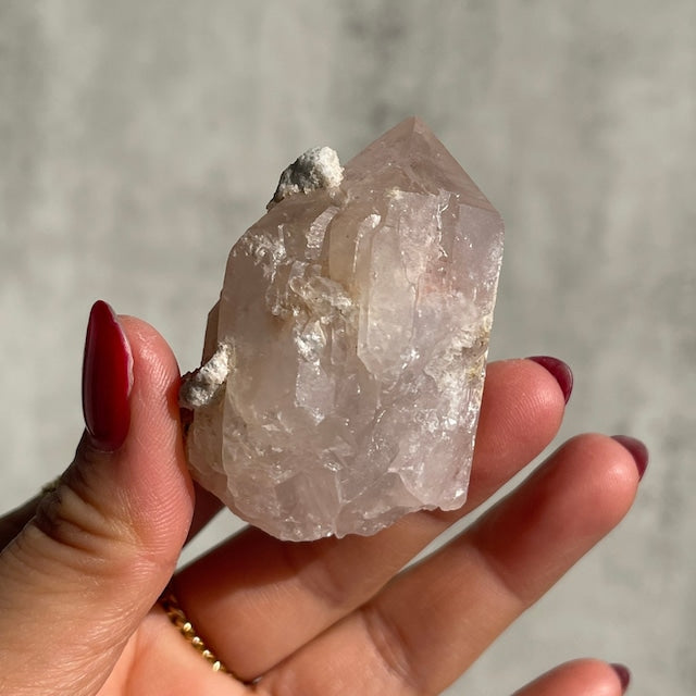 ブラジル・バイーア州ジャコビナ産【ピンキッシュアメジスト - Pink Amethyst】鉱物 天然石 パワーストーン