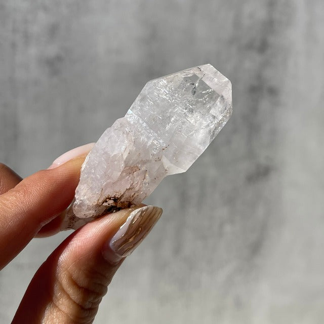 ナミビア産【クリアクォーツ（水晶）タビー】虹あり｜鉱物 天然石 パワーストーン