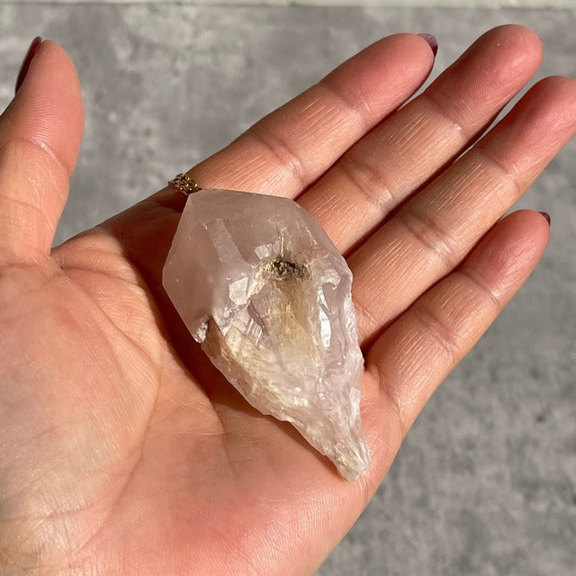 ブラジル・バイーア州ジャコビナ産【ピンキッシュアメジスト - Pink Amethyst】鉱物 天然石 パワーストーン