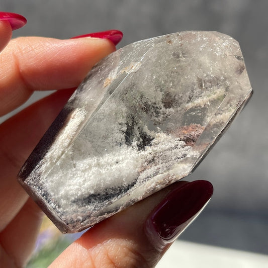《虹あり》ブラジル・ミナスジェライス州ゼッカデソーザ産【ガーデンクォーツ（庭園水晶）】フリーフォーム  鉱物 天然石 パワーストーン