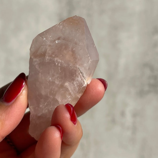ブラジル・バイーア州ジャコビナ産【ピンキッシュアメジスト - Pink Amethyst】鉱物 天然石 パワーストーン