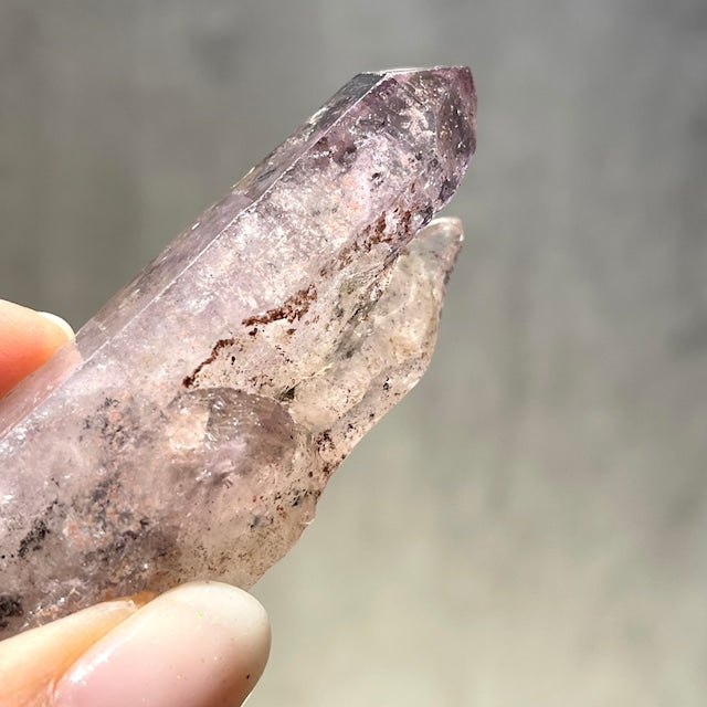 ジンバブエ産【シャンガーンアメジスト】ダブルポイント紫水晶｜虹あり｜ファントム｜鉱物 天然石 パワーストーン