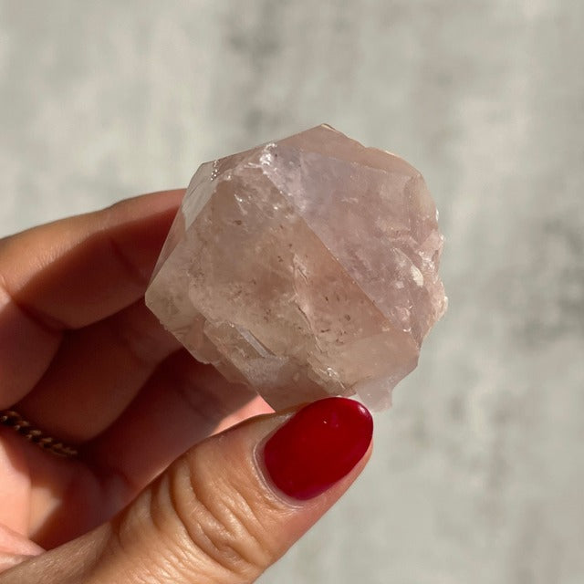 ブラジル・バイーア州ジャコビナ産【ピンキッシュアメジスト - Pink Amethyst】鉱物 天然石 パワーストーン
