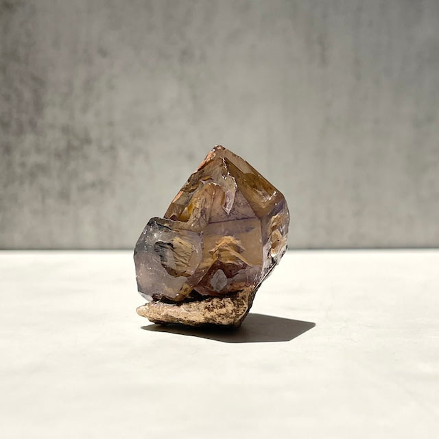 ジンバブエ産【シャンガーンアメジスト】母岩付き スケルタル（骸晶水晶）虹あり｜ファントム 鉱物 天然石 パワーストーン