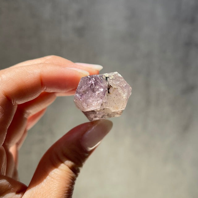 ジンバブエ産【シャンガーンアメジスト】ダブルポイント紫水晶｜虹あり｜ファントム｜鉱物 天然石 パワーストーン