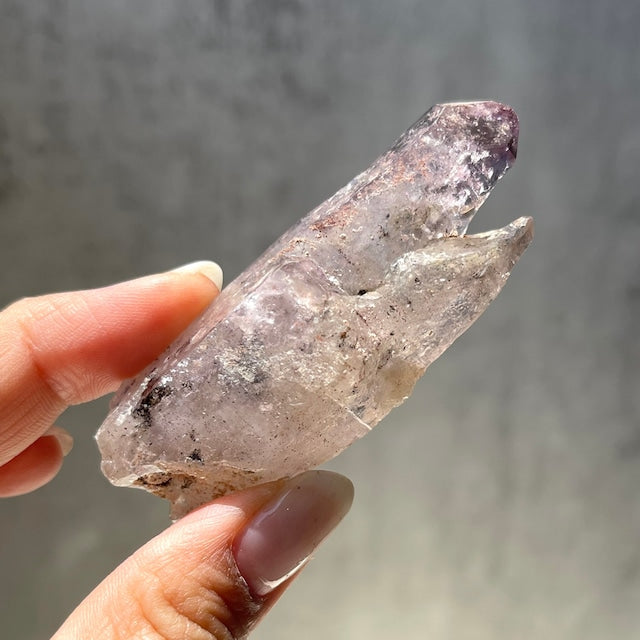 ジンバブエ産【シャンガーンアメジスト】ダブルポイント紫水晶｜虹あり｜ファントム｜鉱物 天然石 パワーストーン