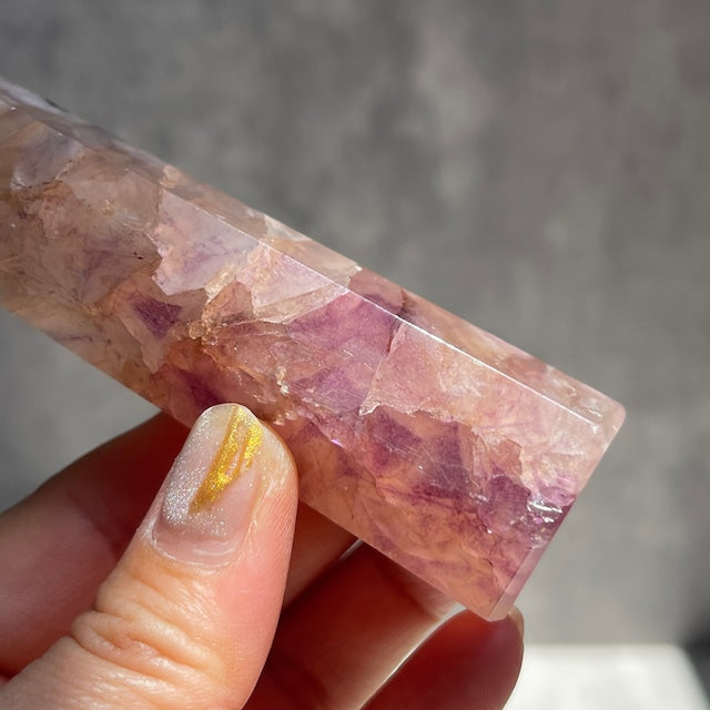 【フローライト タワー（Fluorite）】自立する 鉱物 天然石 パワーストーン