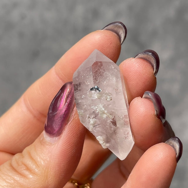 【ナミビア・ブランドバーグ産 クォーツ（水晶）】DT 天然石 パワーストーン