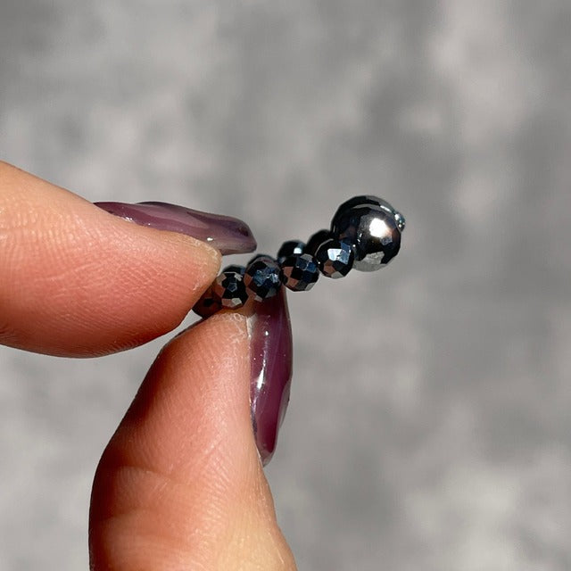 テラヘルツ イヤーカフ｜艶｜メタリックなブラック・シンプルアクセサリー｜ピアス穴不要