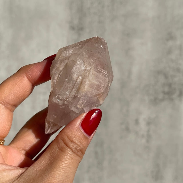 ブラジル・バイーア州ジャコビナ産【ピンキッシュアメジスト - Pink Amethyst】鉱物 天然石 パワーストーン