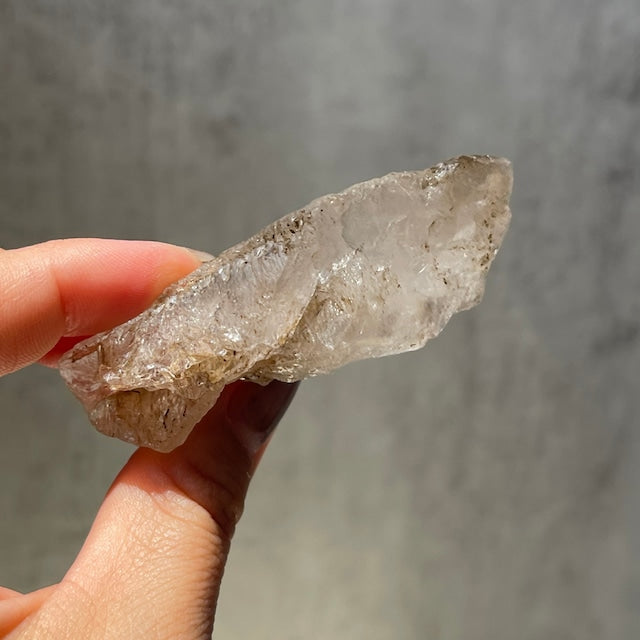 ジンバブエ産【スケルタルクォーツ】フェンスタークォーツ（窓水晶）鉱物 天然石 パワーストーン