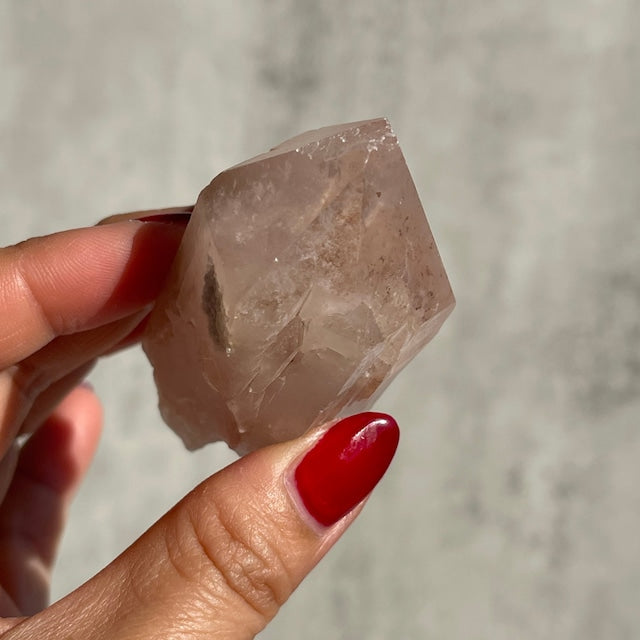 ブラジル・バイーア州ジャコビナ産【ピンキッシュアメジスト - Pink Amethyst】鉱物 天然石 パワーストーン