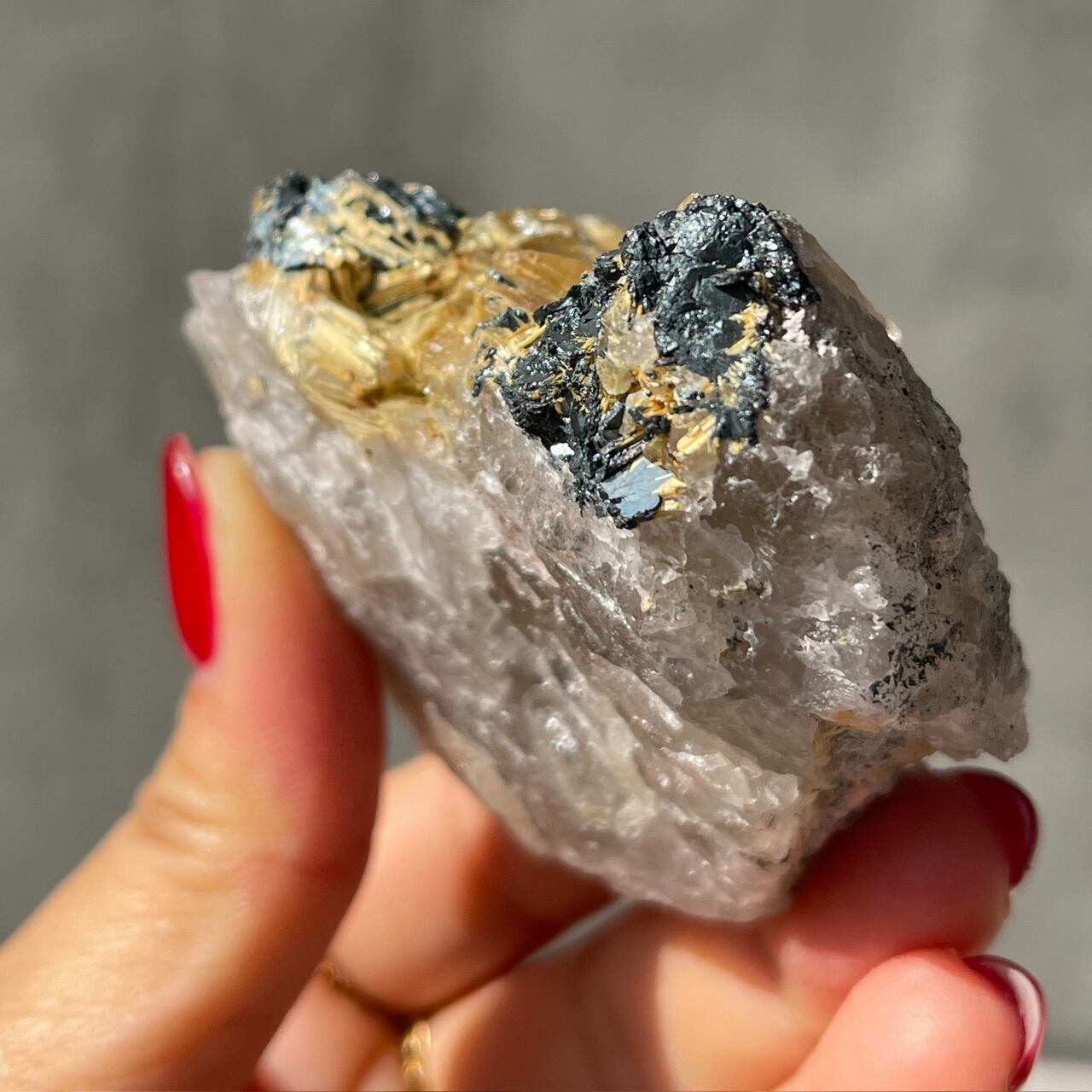 ブラジル・バイーア州ノーヴォ・オリゾンテ産【ルチルクォーツ（金針水晶）】 鉱物 天然石 パワーストーン
