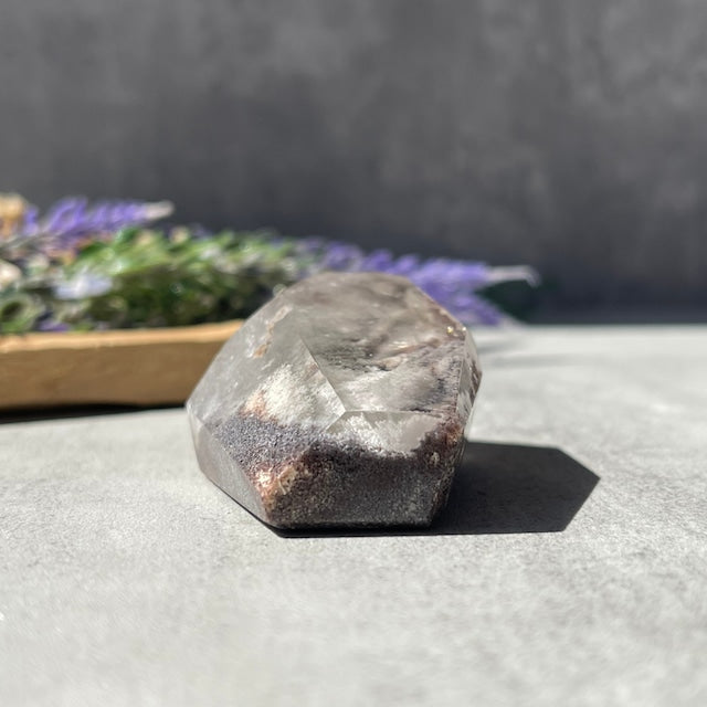《虹あり》ブラジル・ミナスジェライス州ゼッカデソーザ産【ガーデンクォーツ（庭園水晶）】フリーフォーム  鉱物 天然石 パワーストーン