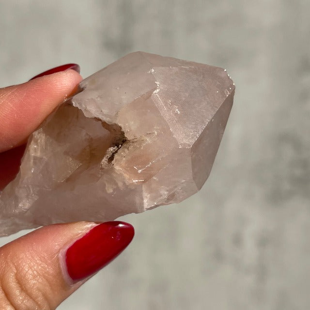 ブラジル・バイーア州ジャコビナ産【ピンキッシュアメジスト - Pink Amethyst】鉱物 天然石 パワーストーン