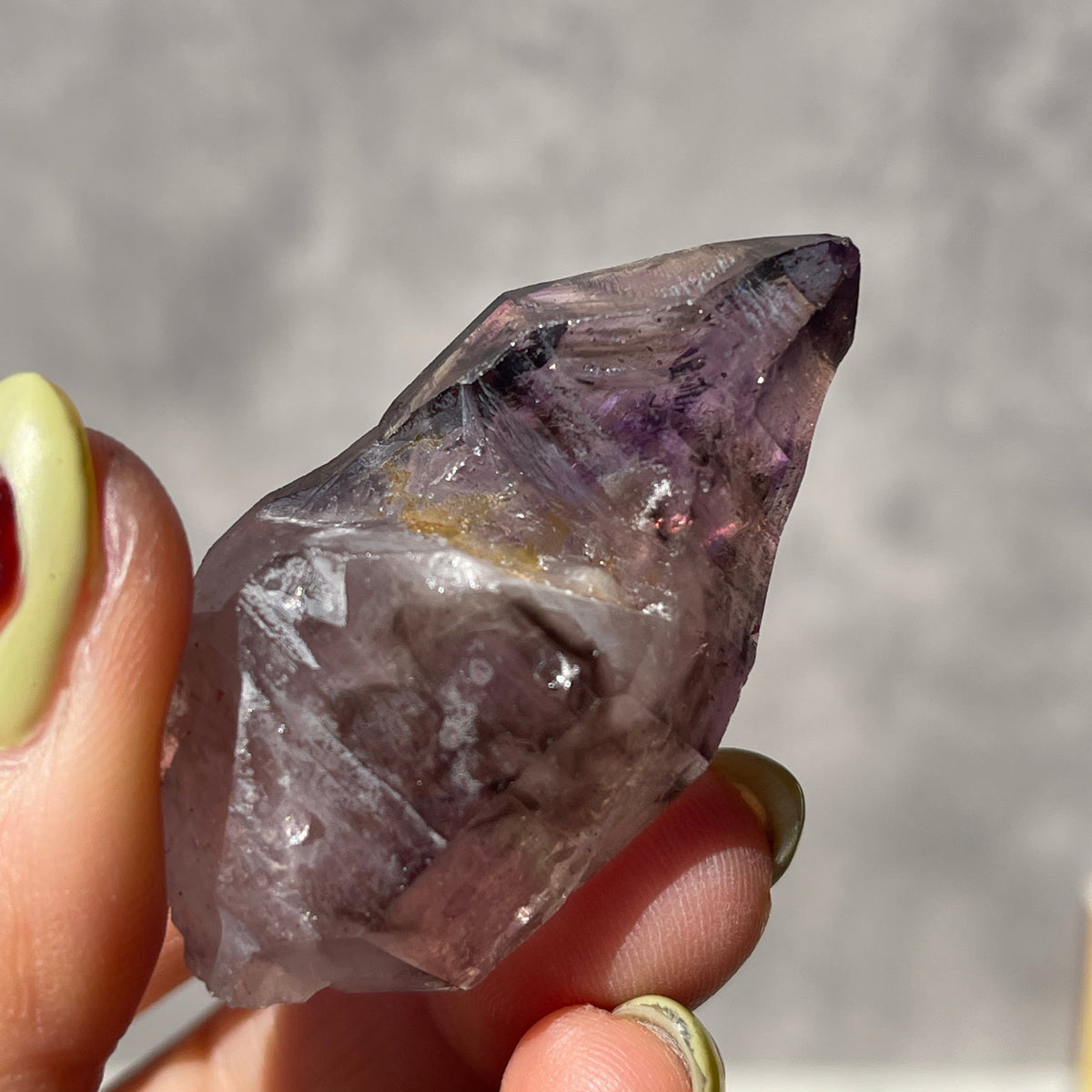 シャンガーンアメジスト 原石 ④｜ジンバブエ・チレズィ産｜紫色の濃淡が美しい結晶