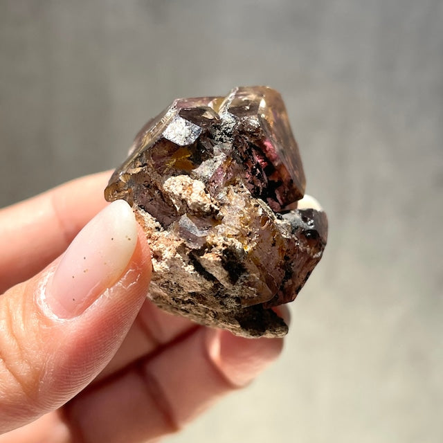 ジンバブエ産【シャンガーンアメジスト】母岩付き スケルタル（骸晶水晶）虹あり｜ファントム 鉱物 天然石 パワーストーン