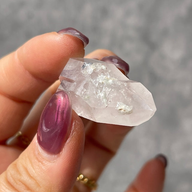 【ナミビア・ブランドバーグ産 クォーツ（水晶）】DT 天然石 パワーストーン