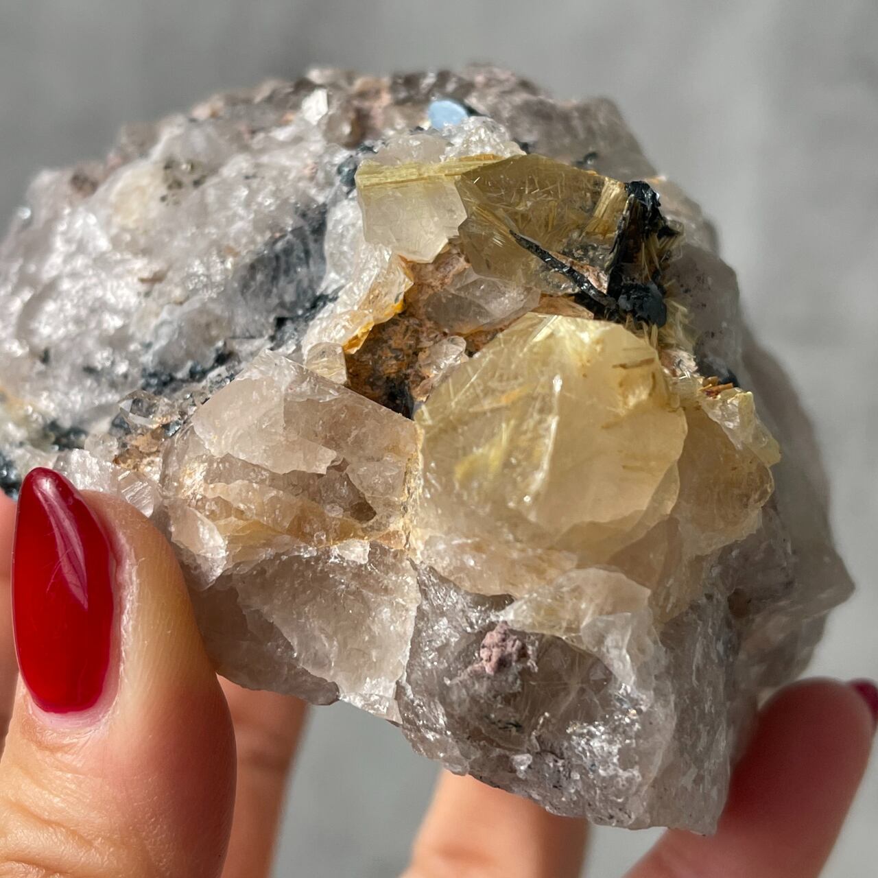 ブラジル・バイーア州ノーヴォ・オリゾンテ産【ルチルクォーツ（金針水晶）】 鉱物 天然石 パワーストーン