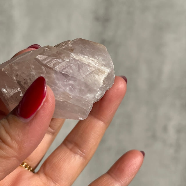 ブラジル・バイーア州ジャコビナ産【ピンキッシュアメジスト - Pink Amethyst】鉱物 天然石 パワーストーン
