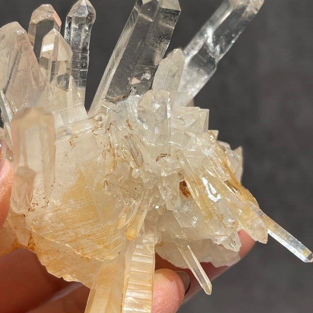 ネパール・ダーディン産 ゴールデンヒーラークォーツ クラスター｜ヒマラヤ水晶