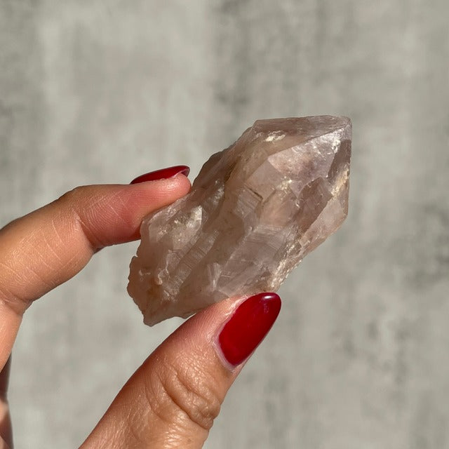 ブラジル・バイーア州ジャコビナ産【ピンキッシュアメジスト - Pink Amethyst】 鉱物 天然石 パワーストーン