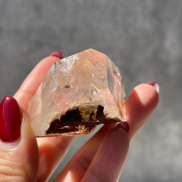 《虹あり》ブラジル・ミナスジェライス州ゼッカデソーザ産【ガーデンクォーツ（庭園水晶）】フリーフォーム  鉱物 天然石 パワーストーン