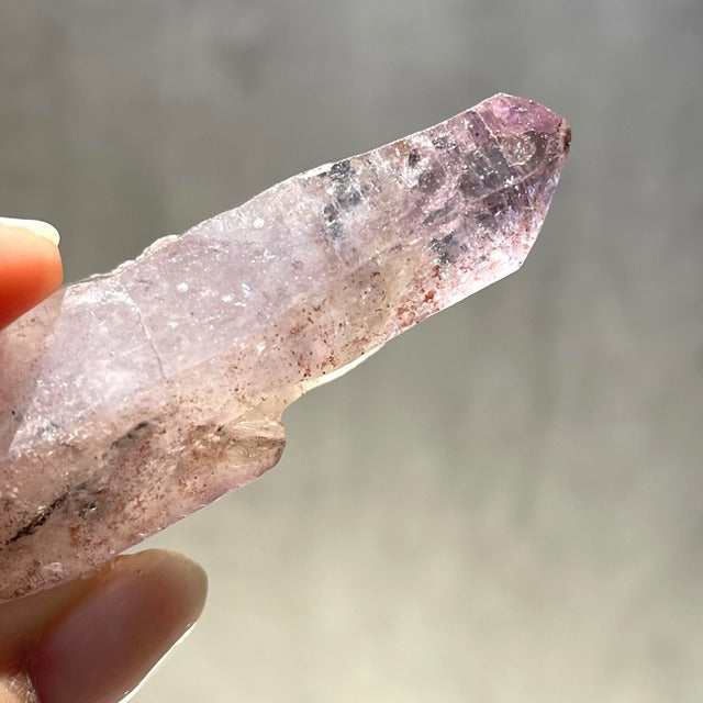 ジンバブエ産【シャンガーンアメジスト】ダブルポイント紫水晶｜虹あり｜ファントム｜鉱物 天然石 パワーストーン