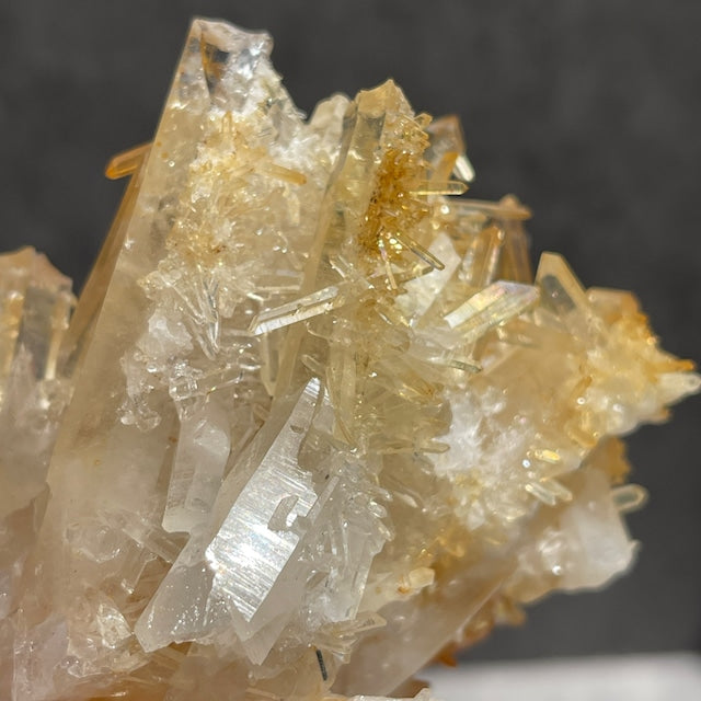 ネパール・ダーディン産 ゴールデンヒーラークォーツ クラスター｜ヒマラヤ水晶｜イリデッセンス強