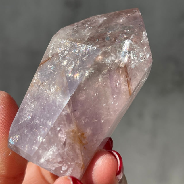 ブラジル・バイーア州コルデイロス産【UVリアクティブアメジスト】タワー ｜鉱物 天然石 パワーストーン