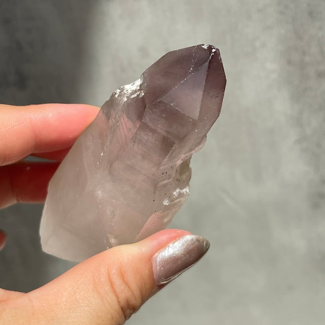 ナイジェリア産【アメジスト／紫水晶】ファントムあり 鉱物  天然石 パワーストーン